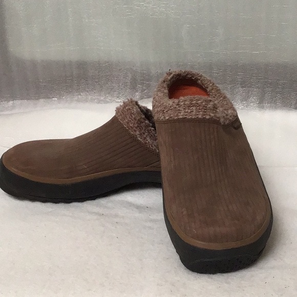 Simple slip on clogs - Picture 1 of 5